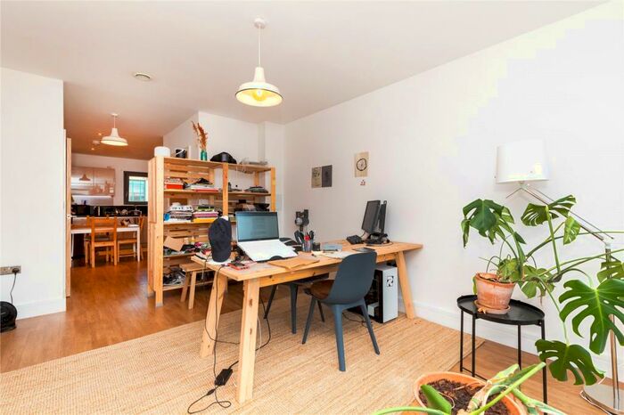 2 Bedroom Apartment To Rent In Ashwin Street, London, E8