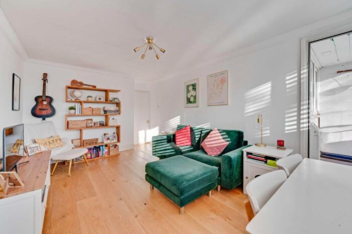 2 Bedroom Flat For Sale In Clement Close, Queens Park, London, NW6
