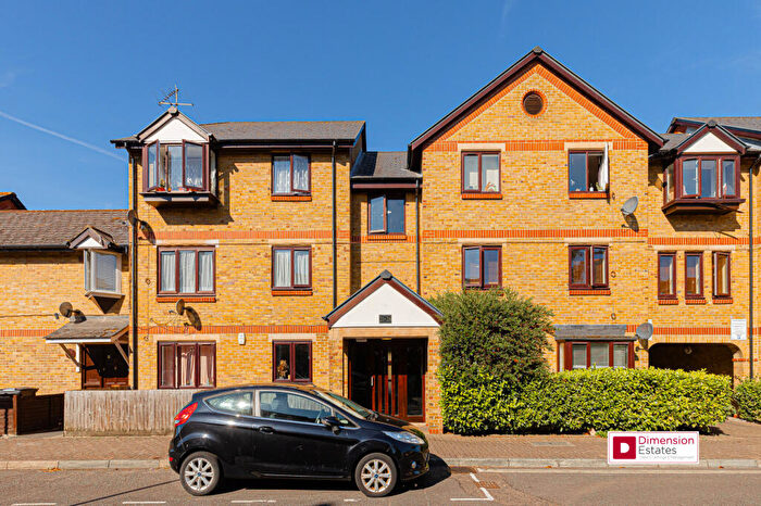 1 Bedroom Apartment For Sale In Riverside Close, Upper Clapton, Hackney, London, E5