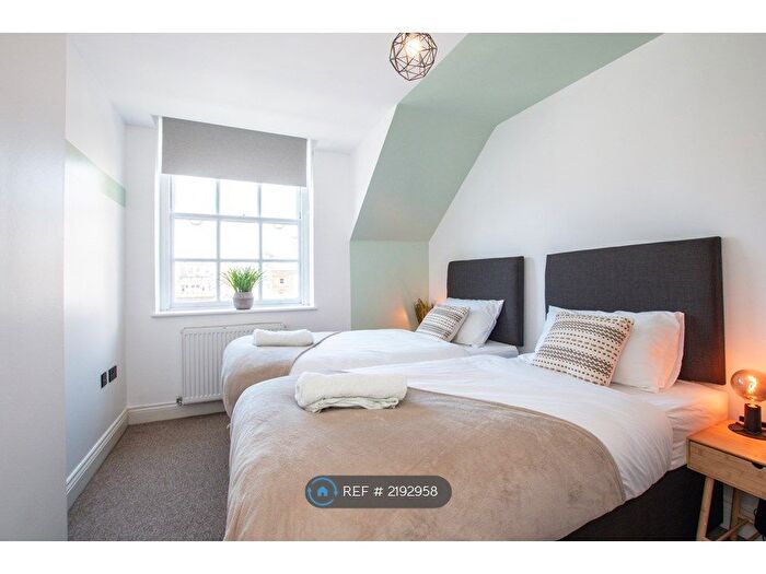 2 Bedroom Flat To Rent In Wessex House, Bournemouth, BH1