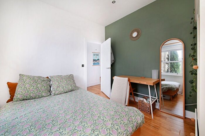 2 Bedroom Flat To Rent In Ducie Street, Clapham North, SW4