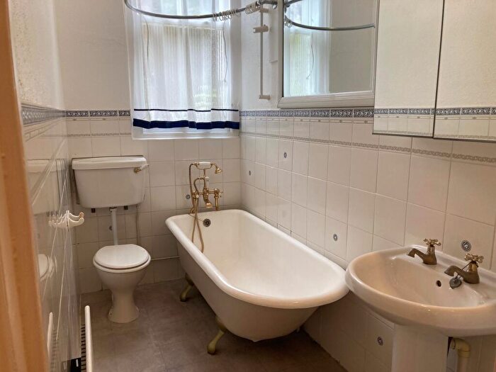 1 Bedroom Flat To Rent In Comely Bank Row, Edinburgh, EH4