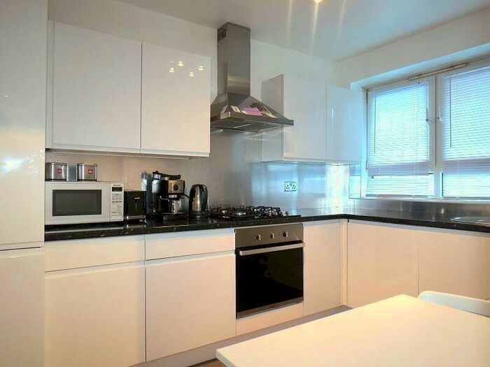 3 Bedroom Flat To Rent In Hunton Street, Spitalfields, London., E1
