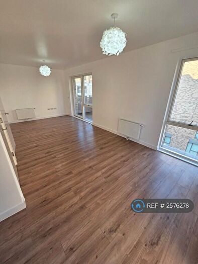 2 Bedroom Flat To Rent In Albright Court, Barking, IG11