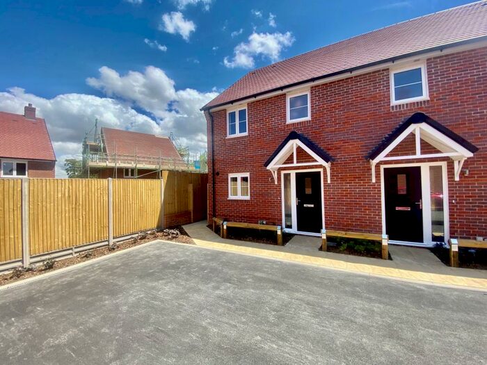 2 Bedroom House To Rent In Troon Road, Botley, Southampton, SO32