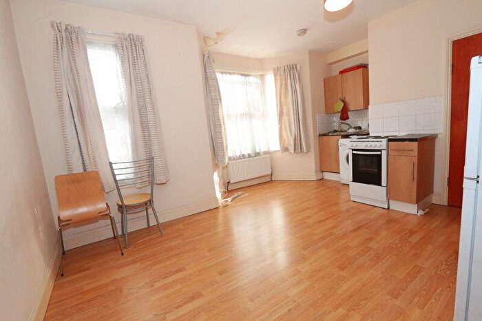 Studio To Rent In Cranbrook Park, Wood Green, N22