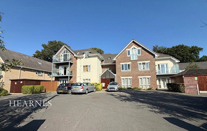 2 Bedroom Apartment For Sale In Wimborne Road, Bournemouth, BH2
