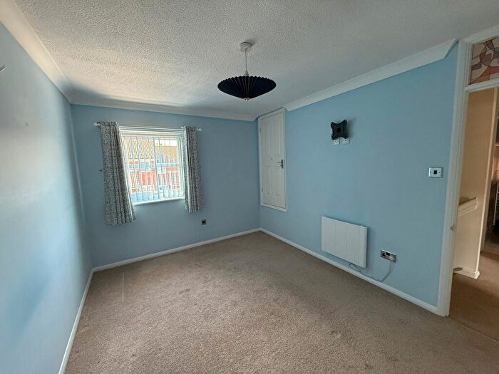 2 Bedroom Apartment To Rent In Floriston Gardens, New Milton, BH25