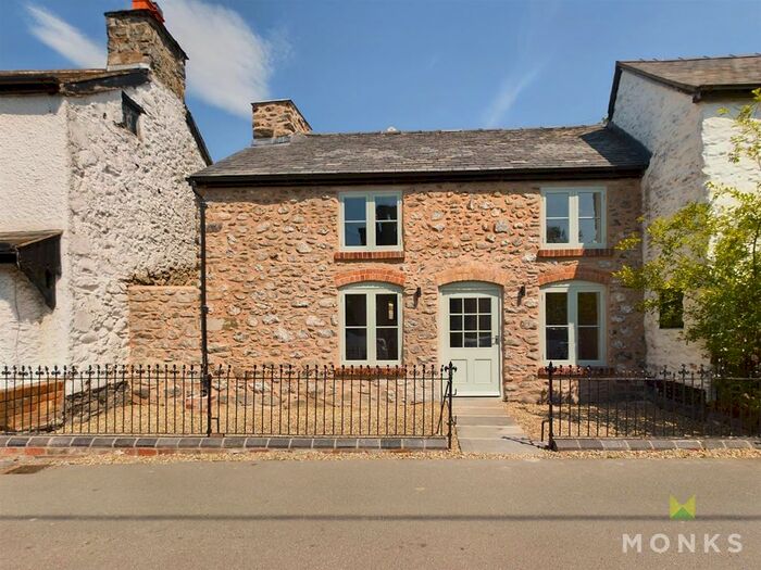 2 Bedroom Cottage For Sale In Park Street, Llanrhaeadr Ym Mochnant, Oswestry, SY10