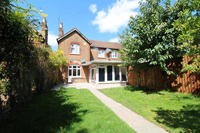 3 Bedroom House To Rent In Theobalds Park Road, Enfield, EN2