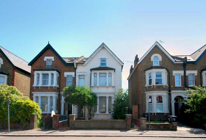2 Bedroom Flat To Rent In Park Avenue, Alexandra Park, London, N22