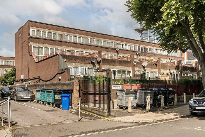 2 Bedroom Flat To Rent In Hamilton Square, London, SE1