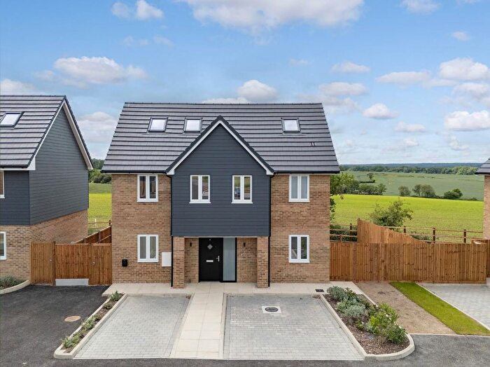 4 Bedroom Detached House For Sale In Woodside View, Stapleford Abbotts, RM4