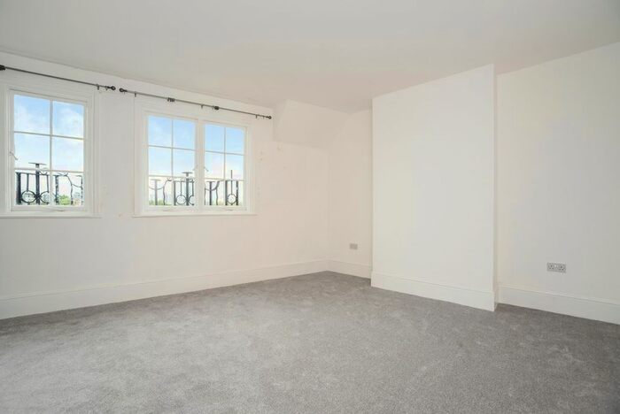 Property To Rent In Walworth Road, London, SE17