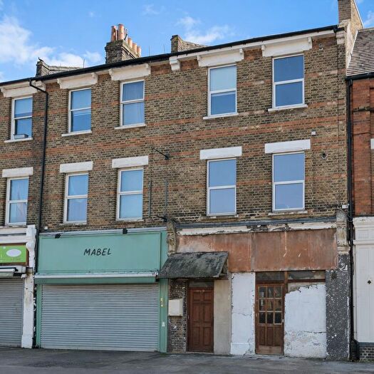 Studio To Rent In Maple Road, London, SE20