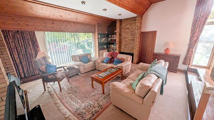 5 Bedroom Detached House For Sale In Locksley Avenue, Cumbernauld, G67