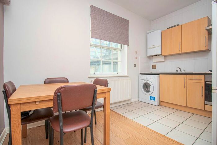 3 Bedroom Flat To Rent In Curtain Road, Shoreditch, London, EC2A