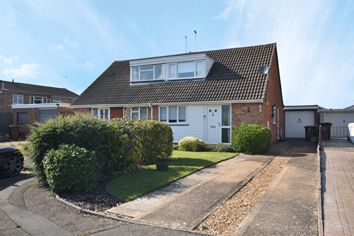 3 Bedroom Semi-Detached Bungalow For Sale In Obelisk Rise, Northampton, NN2