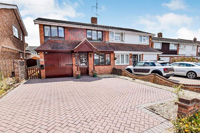 3 Bedroom Semi-Detached House For Sale In The Birches, Benfleet, SS7