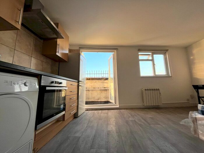 Studio To Rent In Argyle Court, Seven Sisters Road, N7