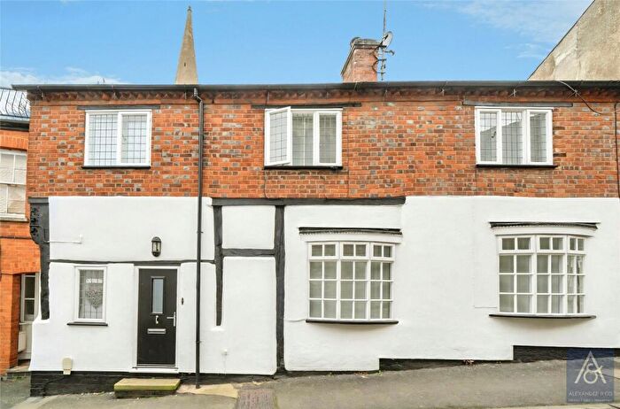 3 Bedroom Terraced House For Sale In St Rumbolds Lane, Buckingham, Buckinghamshire, MK18
