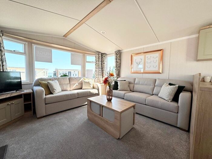 2 Bedroom Mobile/park Home For Sale In Hook Lane, Warsash, Southampton, SO31