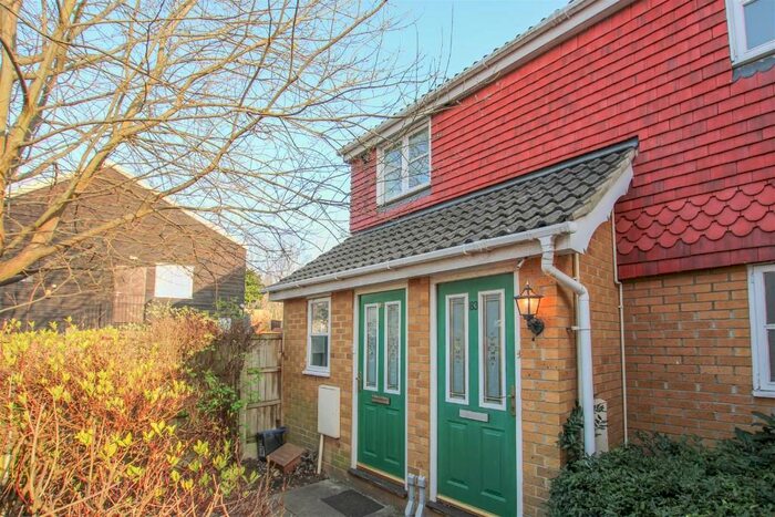 1 Bedroom Maisonette To Rent In Kings Chase, Brentwood, Essex, CM14