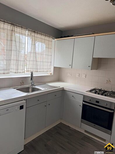 3 Bedroom Semi Detached House To Rent In Chiltern Close, Worcester Park, United Kingdom, KT4