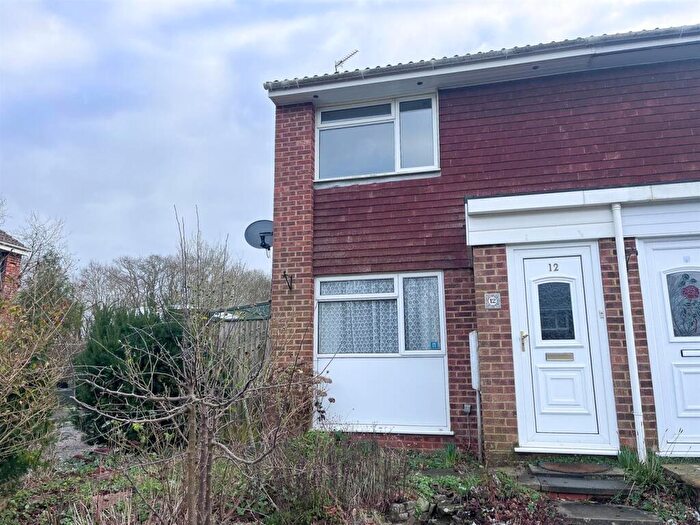 2 Bedroom End Of Terrace House To Rent In Weavers Close, Burgess Hill, RH15