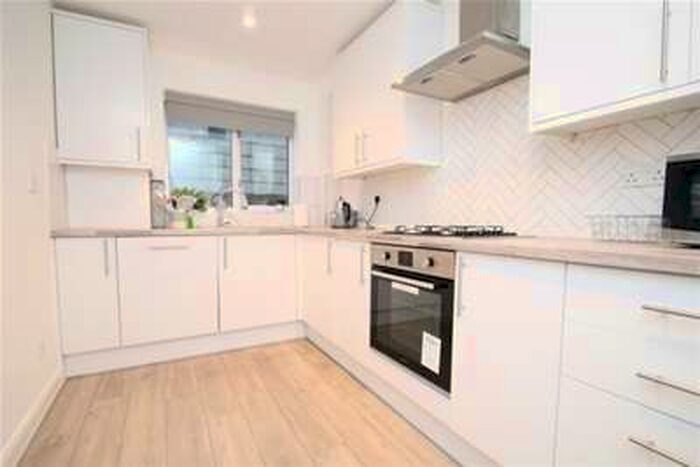 2 Bedroom Flat To Rent In Station Road, Sidcup, DA15