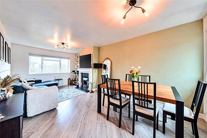 2 Bedroom Maisonette For Sale In Stanton Close, Epsom, Surrey, KT19