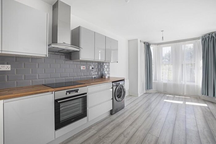 1 Bedroom Flat To Rent In Redcliffe Gardens, Ilford, IG1