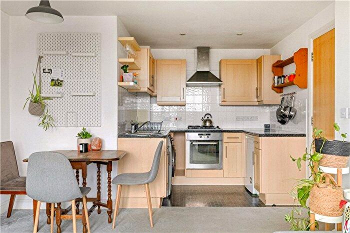 1 Bedroom Apartment For Sale In Townsend Street, London, SE17