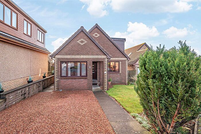 3 Bedroom Detached House For Sale In South Knowe, Crossgates, KY4