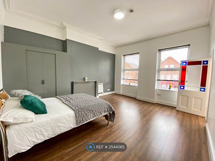 Studio To Rent In Ferme Park Road, London, N4