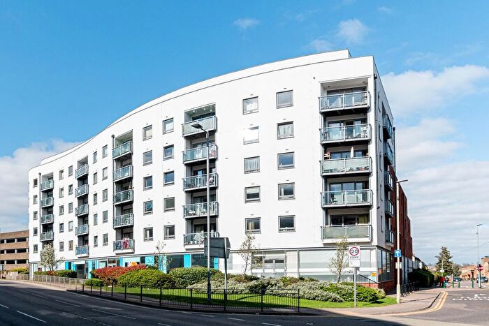 2 Bedroom Flat To Rent In Ashleigh Court, Loates Lane, Watford, WD17