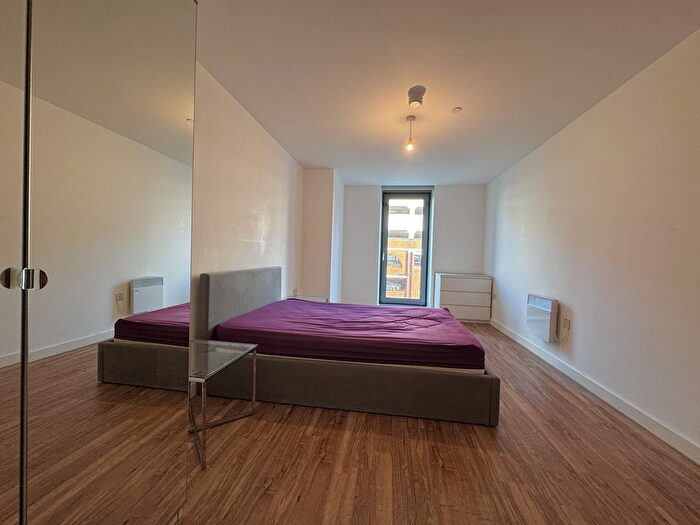 3 Bedroom Flat To Rent In Michigan Avenue, Salford, M50