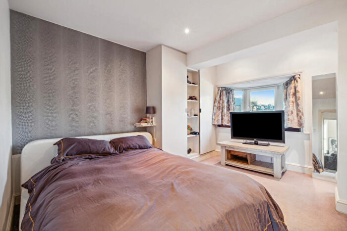 1 Bedroom Flat For Sale In Barker Street, Chelsea, SW10