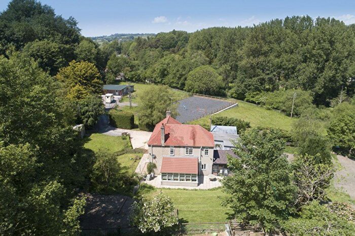 4 Bedroom Detached House For Sale In Melbury Abbas - Equestrian . Acres, SP7