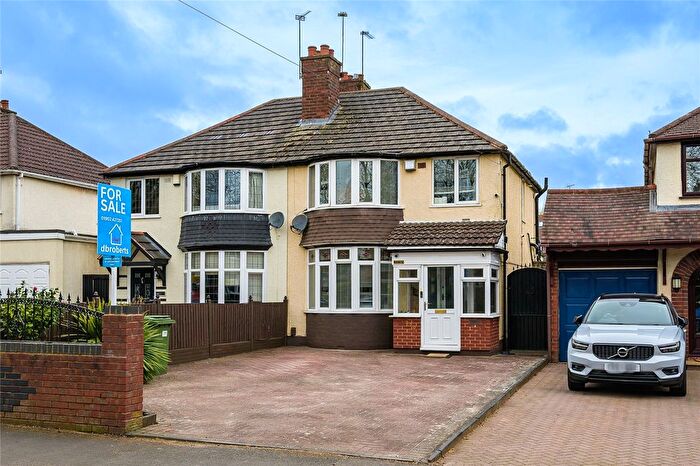 3 Bedroom Semi Detached House For Sale In Warstones Road, Penn, Wolverhampton, West Midlands, WV4