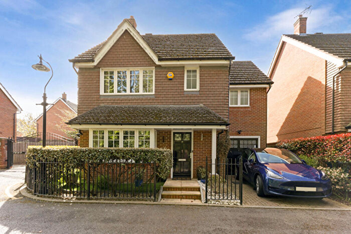 3 Bedroom Detached House For Sale In Brightwen Grove, Stanmore, HA7