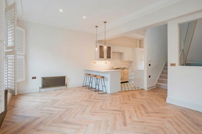 3 Bedroom Terraced House To Rent In Phoenix Court, Kingsclere, Newbury, RG20