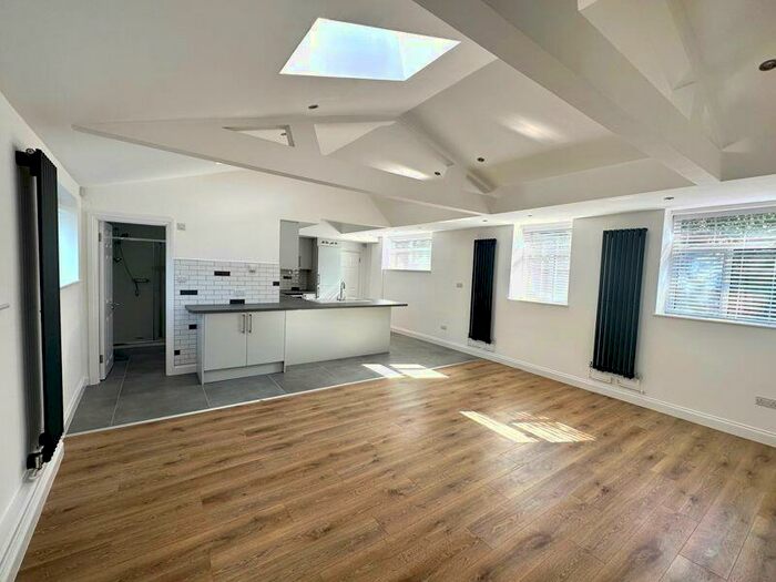 2 Bedroom Detached House To Rent In Victoria Road, Barnet, EN4