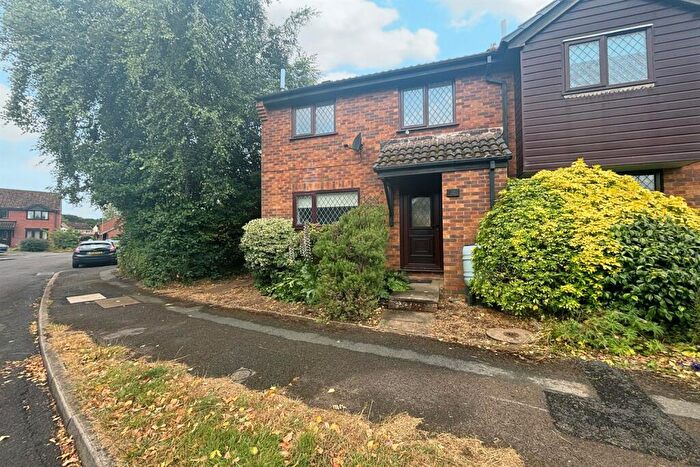 2 Bedroom Semi-Detached House To Rent In Valley Park, SO53