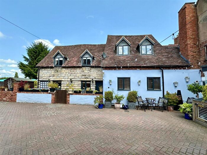 3 Bedroom Character Property For Sale In Swan Street, Alcester, B49