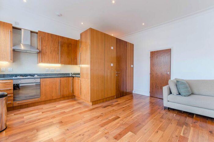 2 Bedroom Flat To Rent In Castletown Road, Barons Court, London, W14