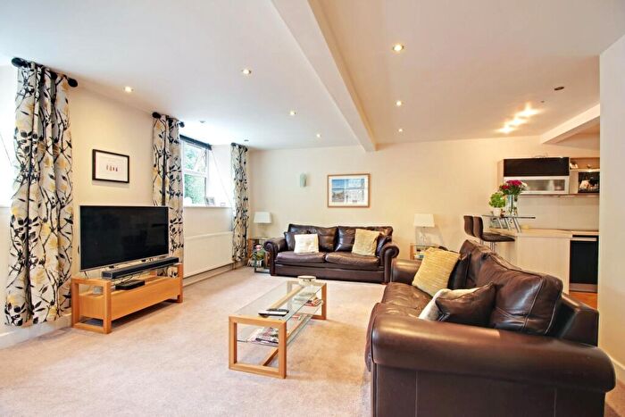 3 Bedroom House For Sale In Stoney Springs Mill, Luddendenfoot, HX2