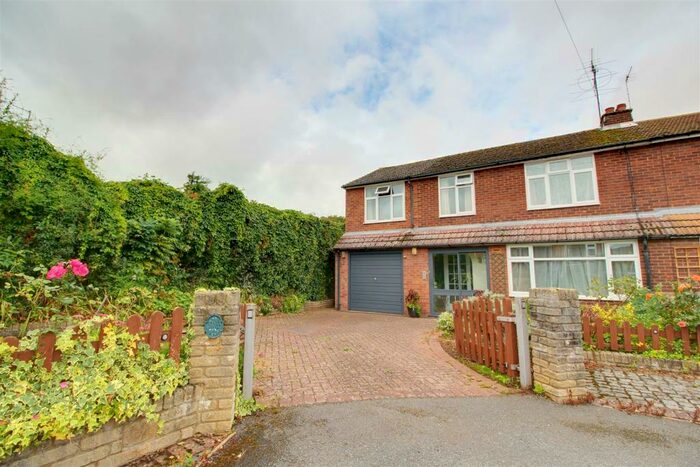 5 Bedroom Semi-Detached House For Sale In Lyme Avenue, Northchurch, Berkhamsted, HP4