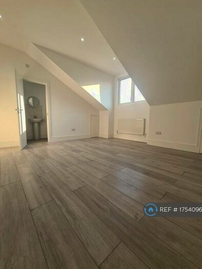 3 Bedroom Flat To Rent In Norfolk Street, London, E7