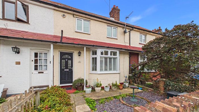 3 Bedroom Terraced House For Sale In Cromwell Avenue, Cheshunt, Waltham Cross, EN7